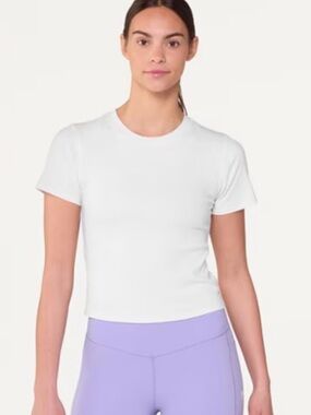 A25 Vuori Women's pose Tee Classic Crew Neck Tee in White